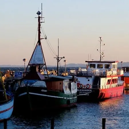 Sonnige Hafen In Sassnitz